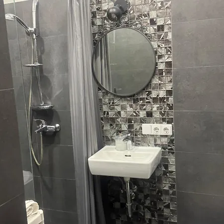 Modern Centre Apartment