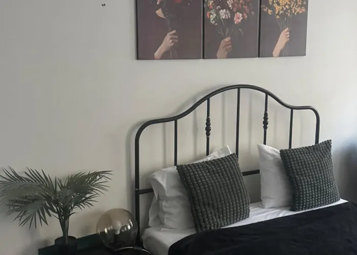 Modern Centre アパート